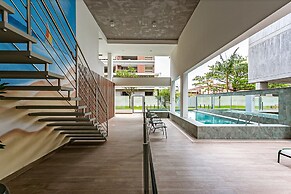 Modern duplex w/jacuzzi 240m beach JRR410