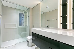 Modern duplex w/jacuzzi 240m beach JRR410
