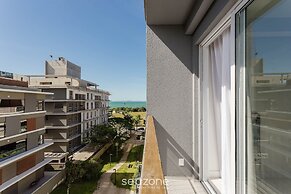 Modern duplex w/jacuzzi 240m beach JRR410