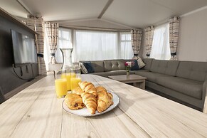 Sunsaver Caravan by Belvilla