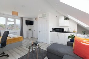 City Apartment - Sleeps 4 & Free Parking