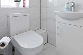 City Apartment - Sleeps 4 & Free Parking