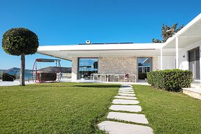 Paradise Beachfront Villa Athenian
