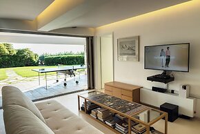 Paradise Beachfront Villa Athenian