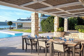 Paradise Beachfront Villa Athenian