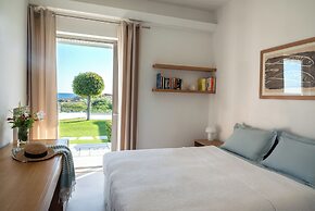 Paradise Beachfront Villa Athenian
