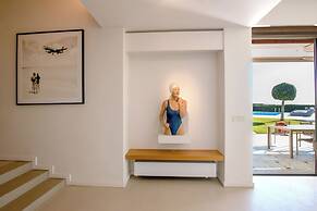 Paradise Beachfront Villa Athenian