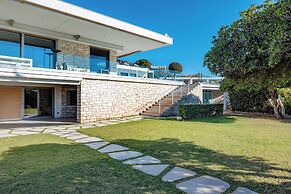 Paradise Beachfront Villa Athenian