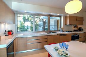 Paradise Beachfront Villa Athenian