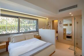 Paradise Beachfront Villa Athenian
