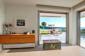 Paradise Beachfront Villa Athenian