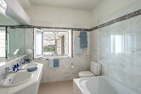 Paradise Beachfront Villa Athenian
