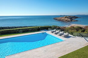 Paradise Beachfront Villa Athenian
