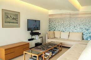 Paradise Beachfront Villa Athenian