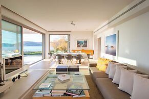Paradise Beachfront Villa Athenian