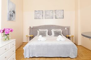 Roman Apartments