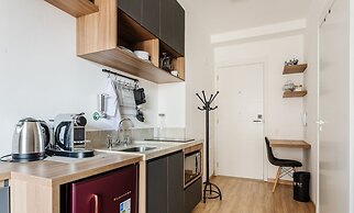 HMO - Full-length Studios in Building c/ Pool