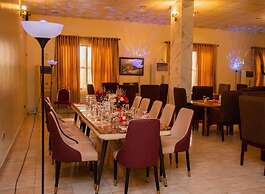 Royalbirds Hotel & Towers