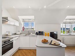 2-bed Central Apartment- Free Private Parking