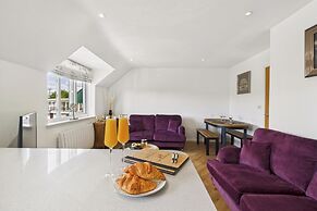 2-bed Central Apartment- Free Private Parking