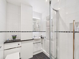 2-bed Central Apartment- Free Private Parking