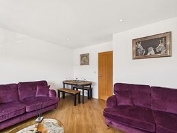 2-bed Central Apartment- Free Private Parking