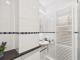 2-bed Central Apartment- Free Private Parking