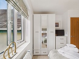 2-bed Central Apartment- Free Private Parking