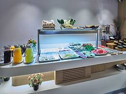 Four - G Hotel Premium