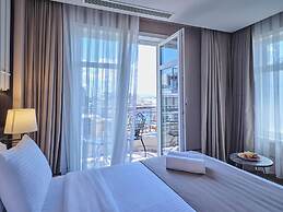 Four - G Hotel Premium