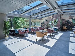 Four - G Hotel Premium