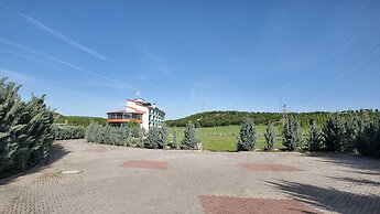 Lina Garden Hotel
