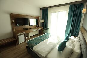 Lina Garden Hotel