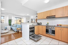 Modern 2BR Pool Gym Parking