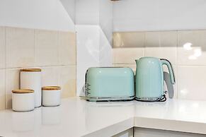 Bespoke East Perth - Sleeps 2 - Superior Wifi