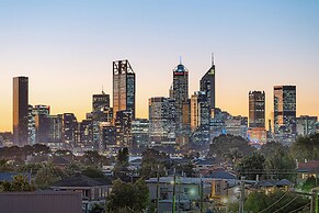 Designer Luxury 3brd - Epic Views - South Perth