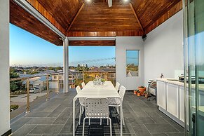 Designer Luxury 3brd - Epic Views - South Perth