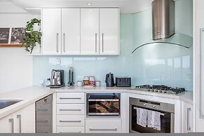 Designer Luxury 3brd - Epic Views - South Perth
