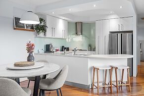 Designer Luxury 3brd - Epic Views - South Perth