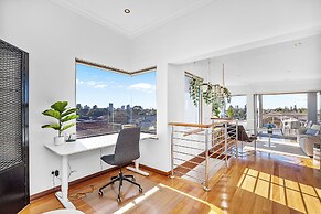 Designer Luxury 3brd - Epic Views - South Perth