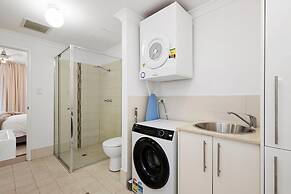 Perfect Location 2BR 1bth - Beckenham