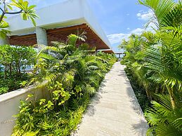 808 Martinique