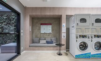 Modern Studio 450m From the Subway Ism0806