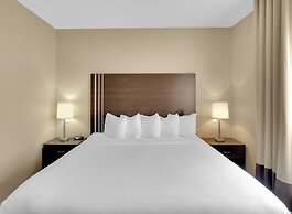 Duvernay Inn & Suites