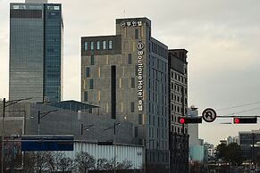 3S HOTEL DONGTAN - BUSINESS