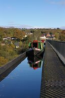 Stone - Boat - Sleeps 8 - Pet Friendly-85ws
