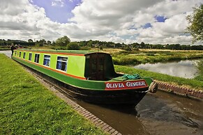 Stone - Boat - Sleeps 6 - Pet Friendly - 85ws