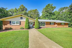 Golf Course Views & Games Galore - Vine Grove Gem!