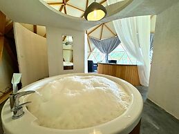 In Out Resort Glamping