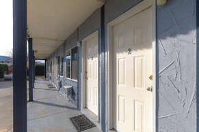 Oliver Motel & Inn